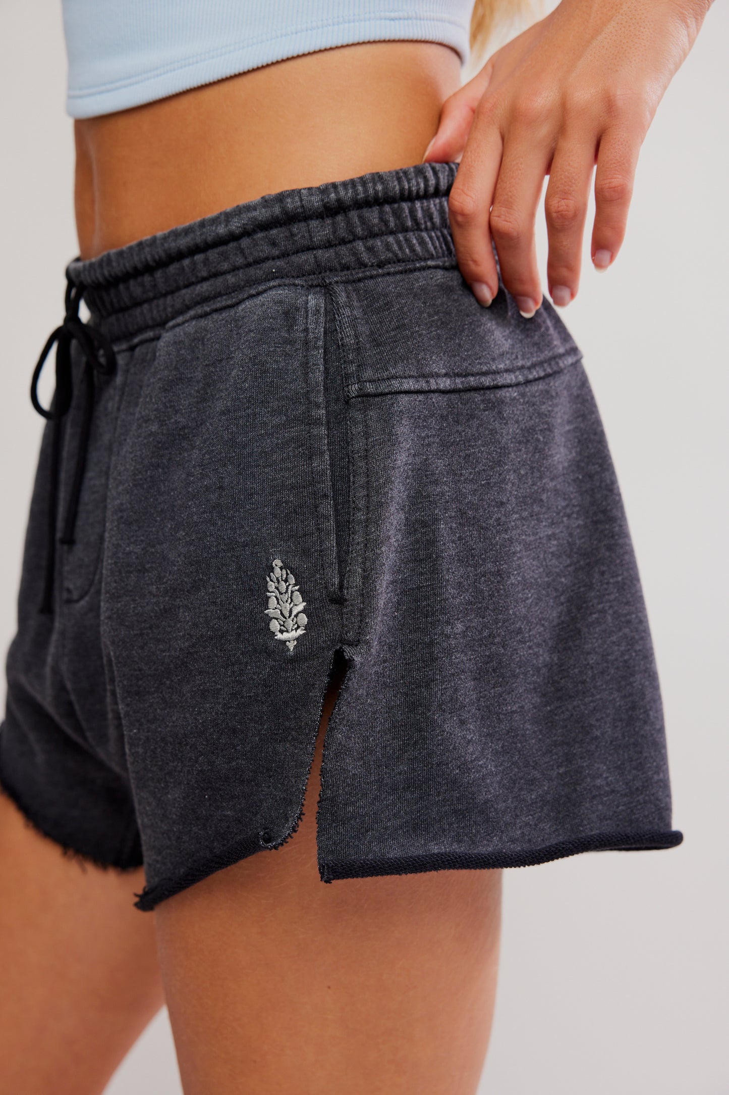 KNOCKOUT SHORT
