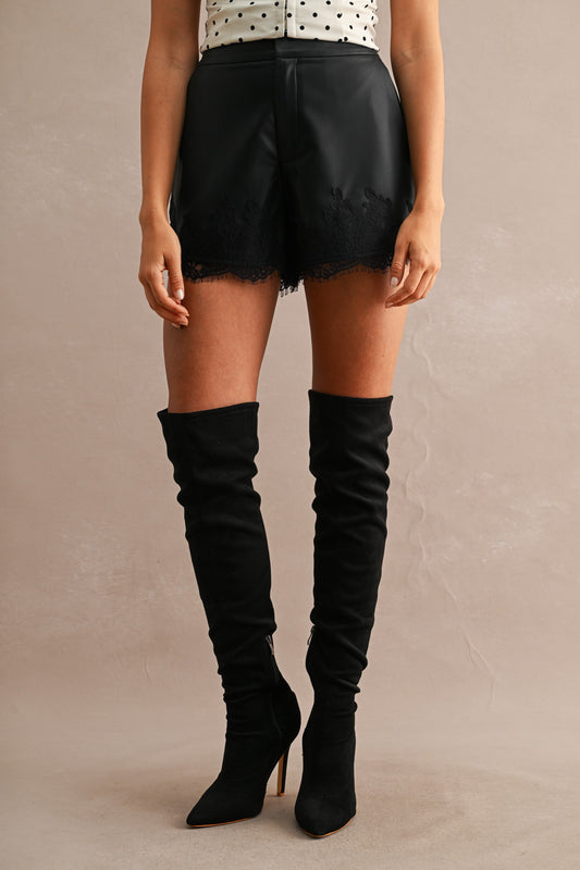 LACE LEATHER TRIM HEM SHORT