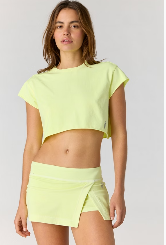HOT SHOT CROPPED TEE